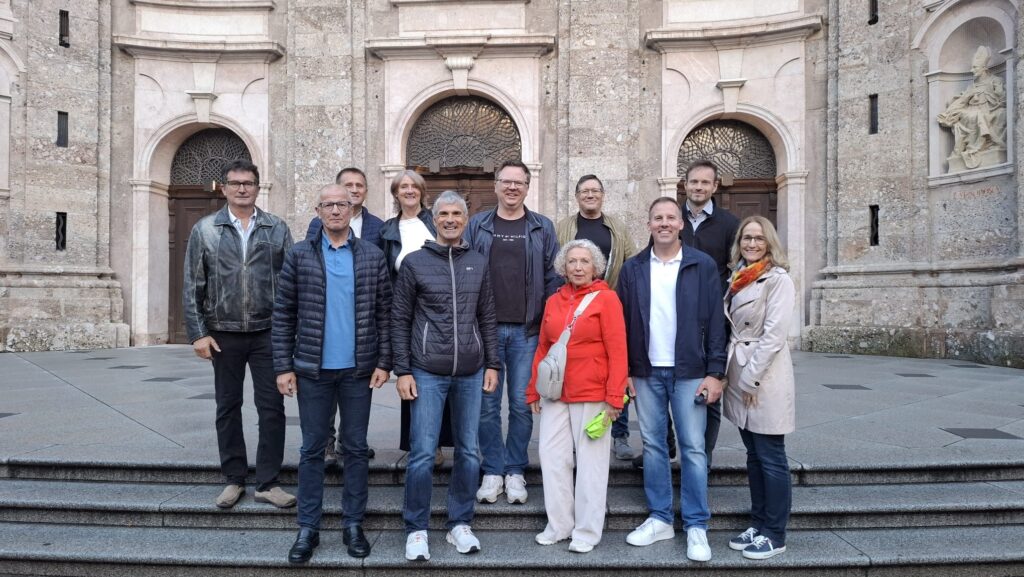 Fachtagung zu Digitalisierung, KI und der neuen EU-Zollbehörde: Auf Einladung der österreichischen GÖD Finanzgewerkschaft reiste eine Delegation des BDZ Deutsche Zoll- und Finanzgewerkschaft Anfang Oktober zu einem internationalen gewerkschaftlichen Austausch nach Innsbruck. Im Mittelpunkt des Treffens standen die gemeinsamen Herausforderungen der Zollverwaltungen und der Zöllnerinnen und Zöllner in Österreich und Deutschland sowie die Reform der Zollunion durch die neue EU-Zollbehörde EUCA.